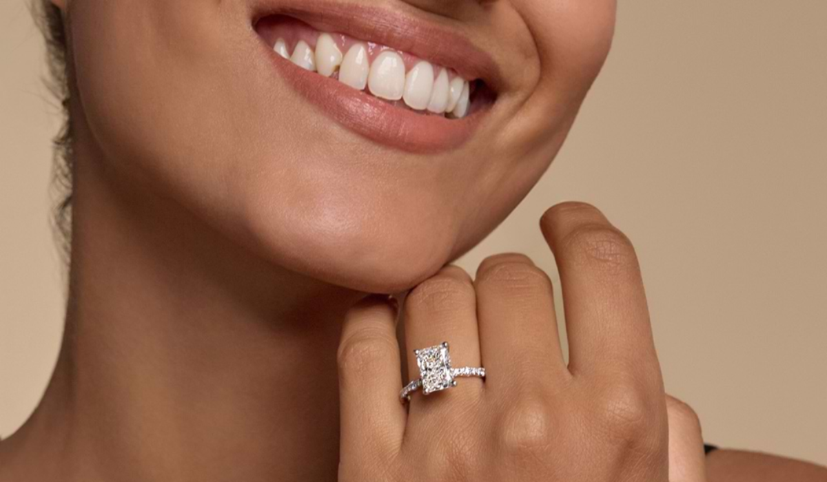 Advantages of Custom-Made Engagement Rings with Brilliant Diamonds